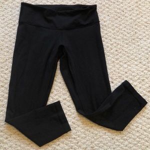 Lululemon Wunder Under Size 6 mid rise Crops